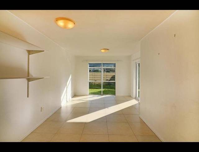 2 BEDROOM PROPERTY TO RENT IN BEACH ESTATE